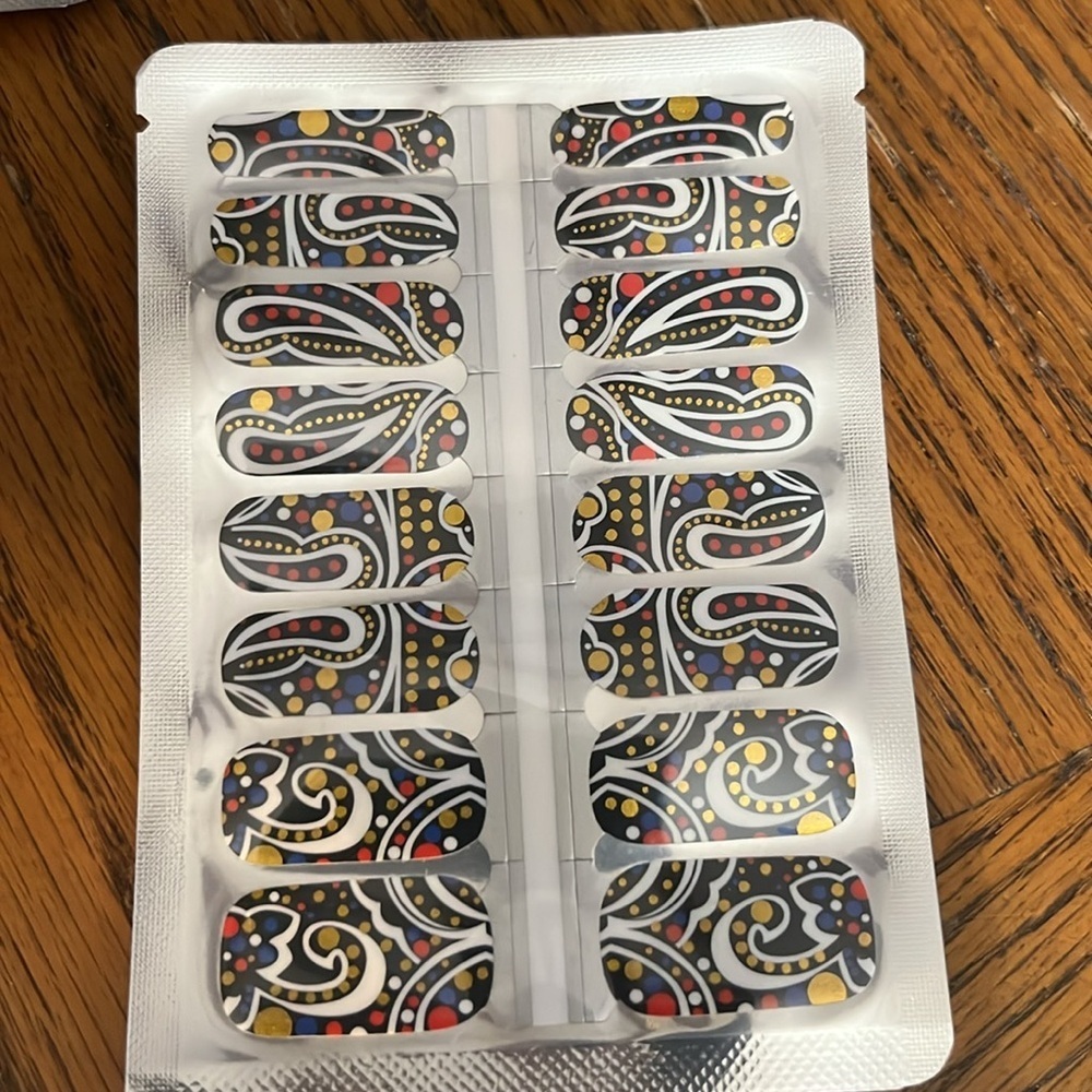 6 Colorful Nail Wraps Set - Picture 2 of 8